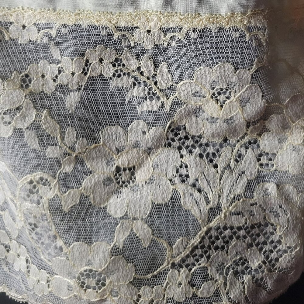 Vintage slip skirt with lace